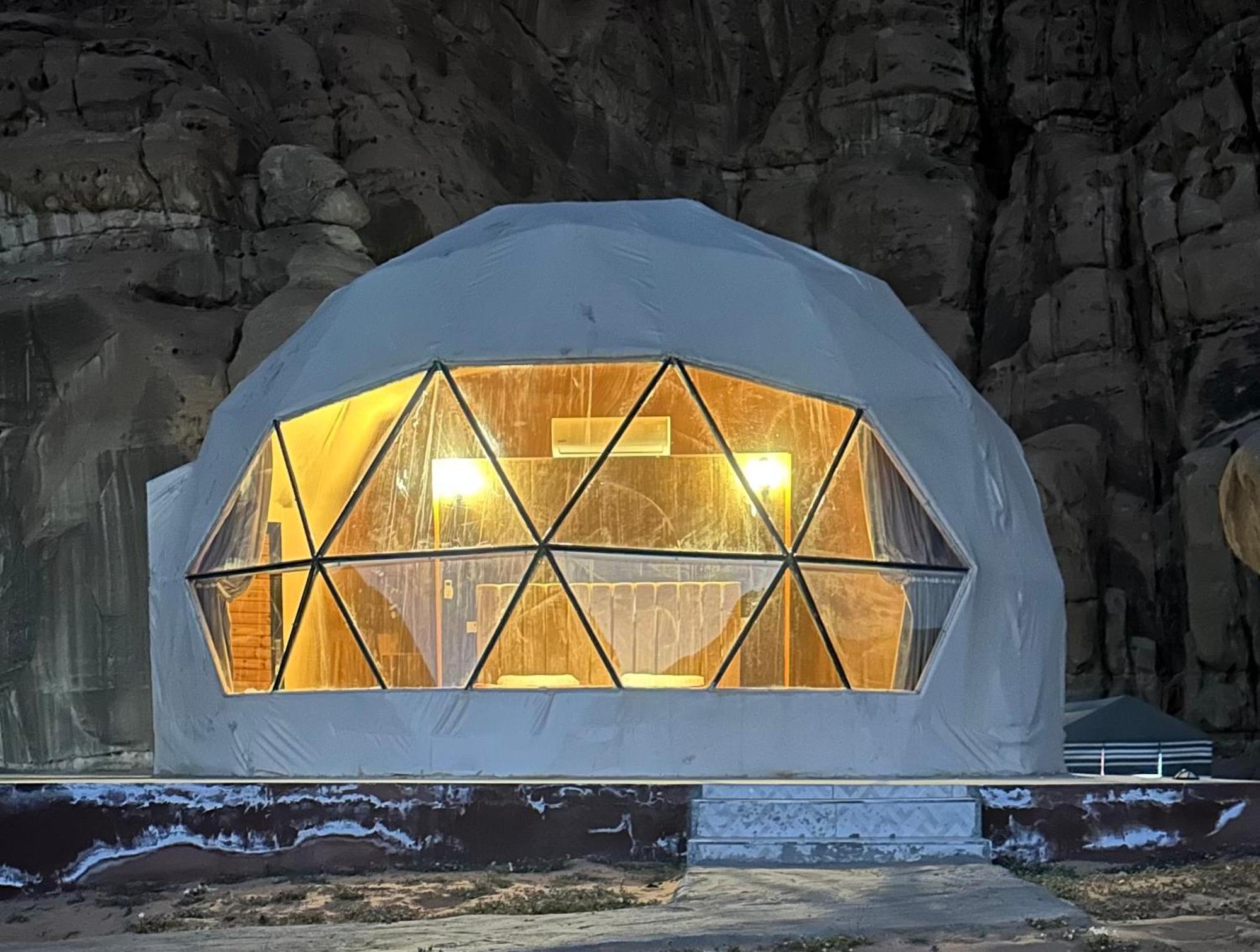 Scarlet Luxury Camp Wadi Rum Extérieur photo