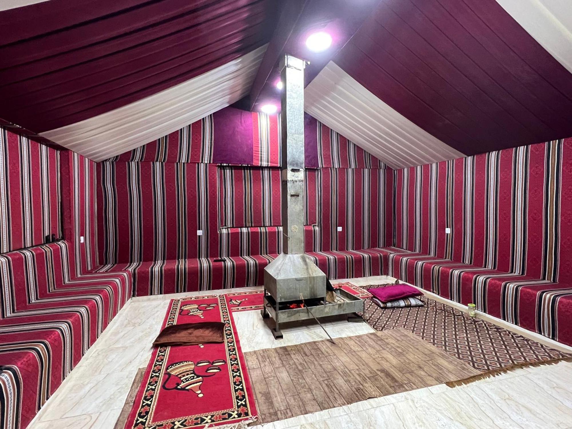 Scarlet Luxury Camp Wadi Rum Extérieur photo