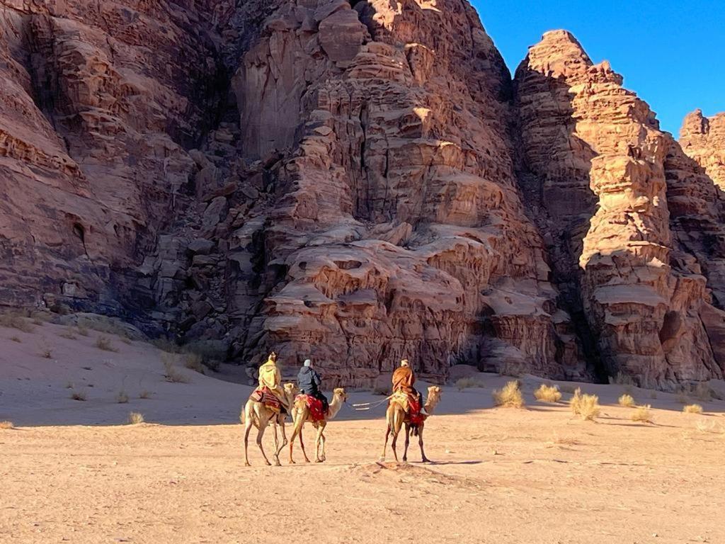 Scarlet Luxury Camp Wadi Rum Extérieur photo