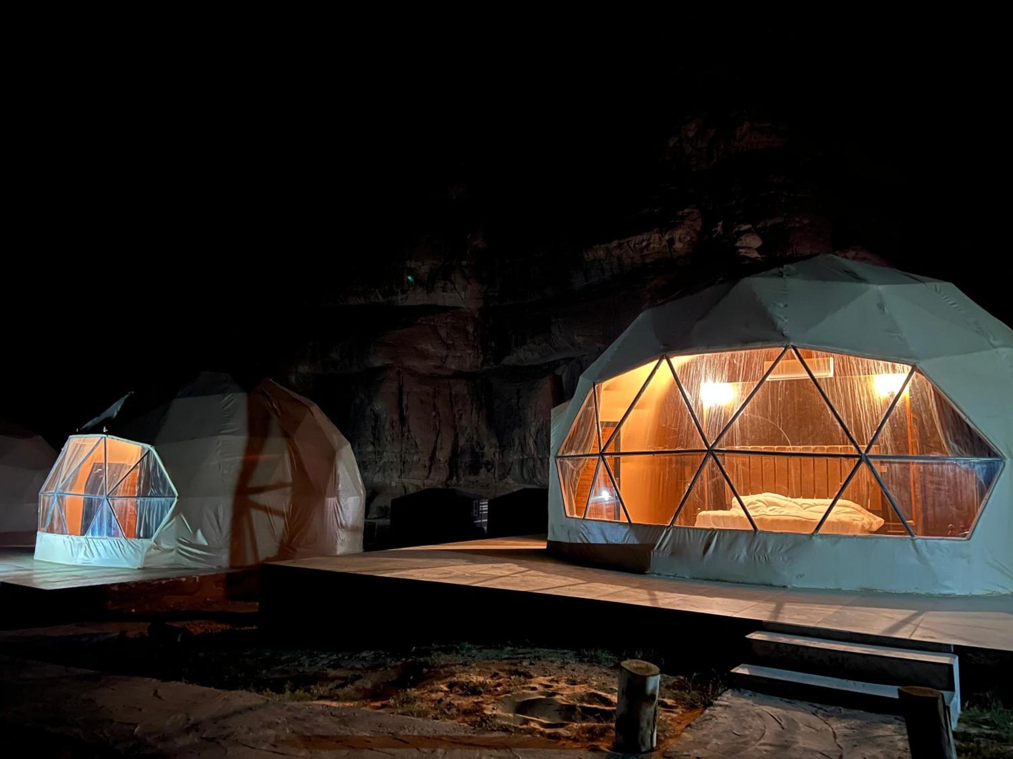 Scarlet Luxury Camp Wadi Rum Extérieur photo