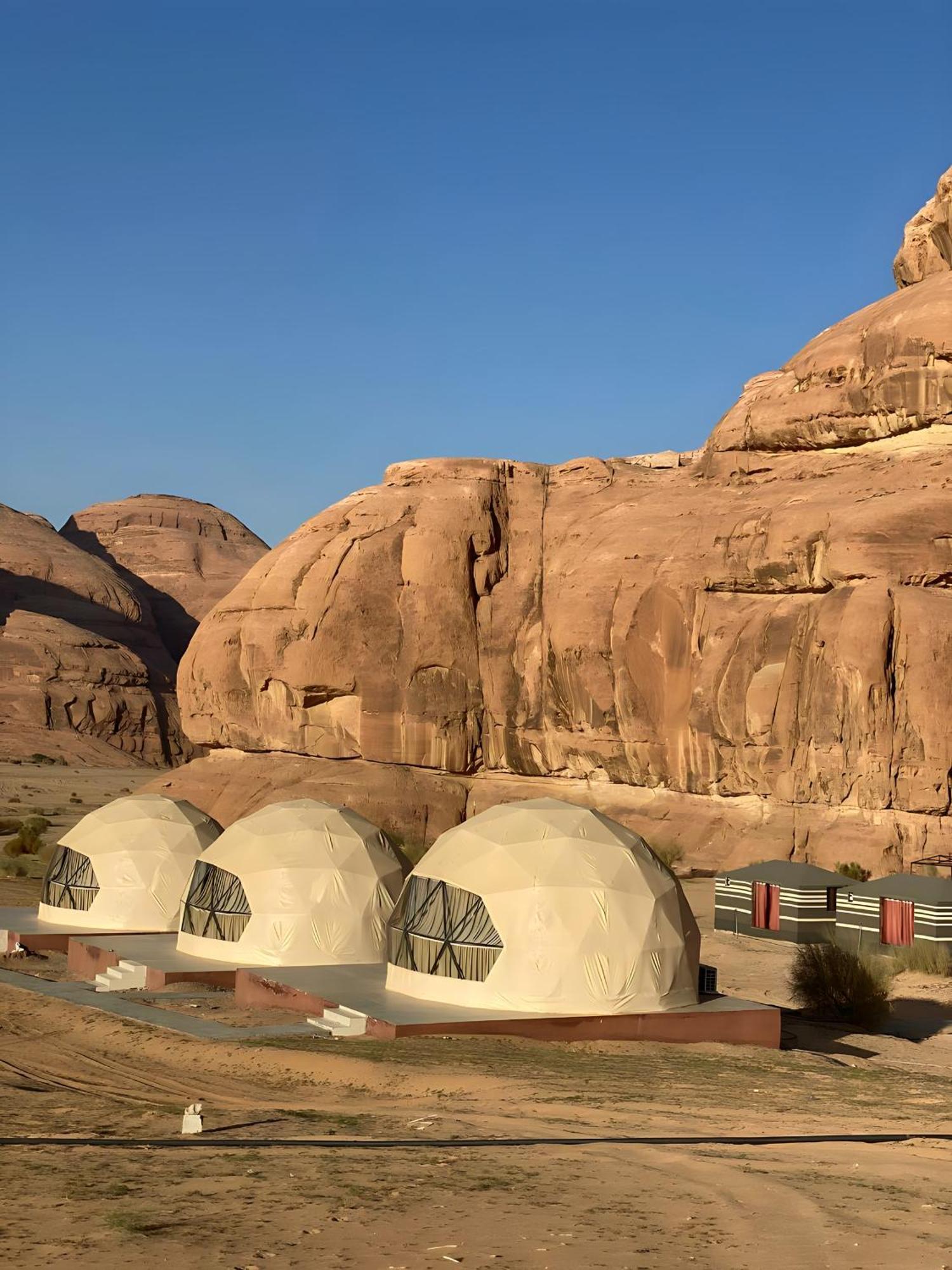 Scarlet Luxury Camp Wadi Rum Extérieur photo