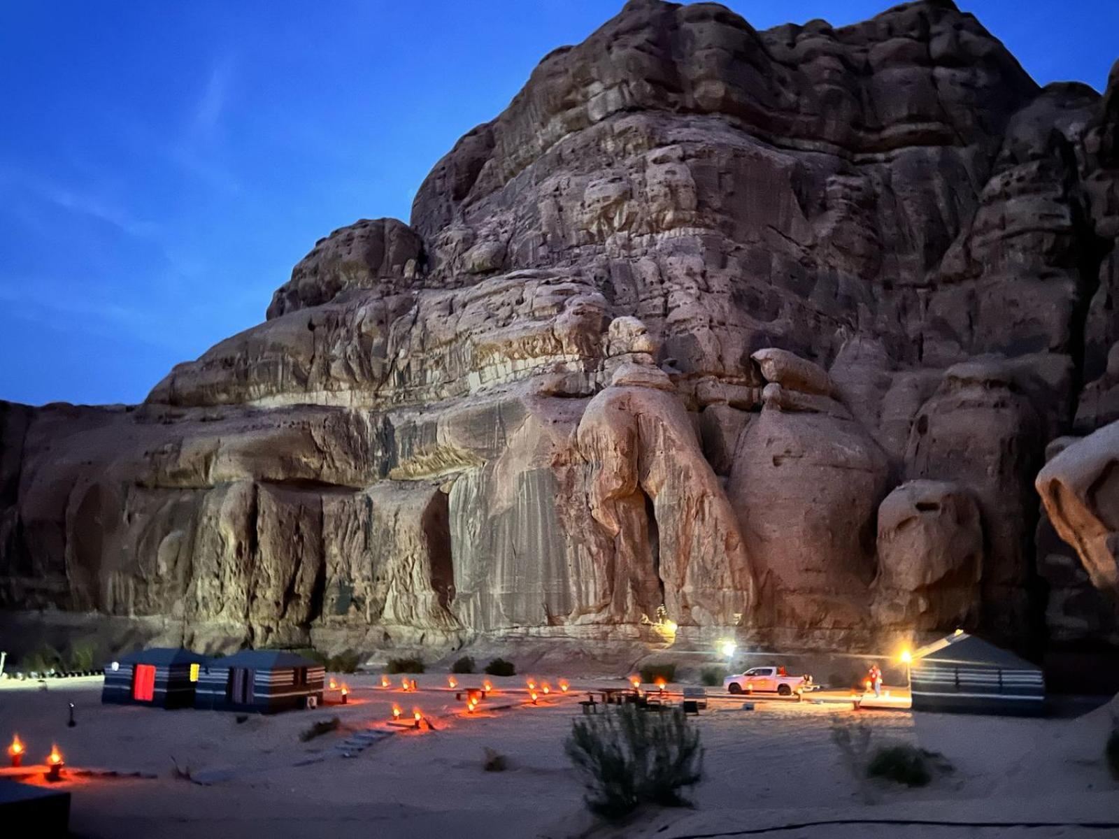 Scarlet Luxury Camp Wadi Rum Extérieur photo