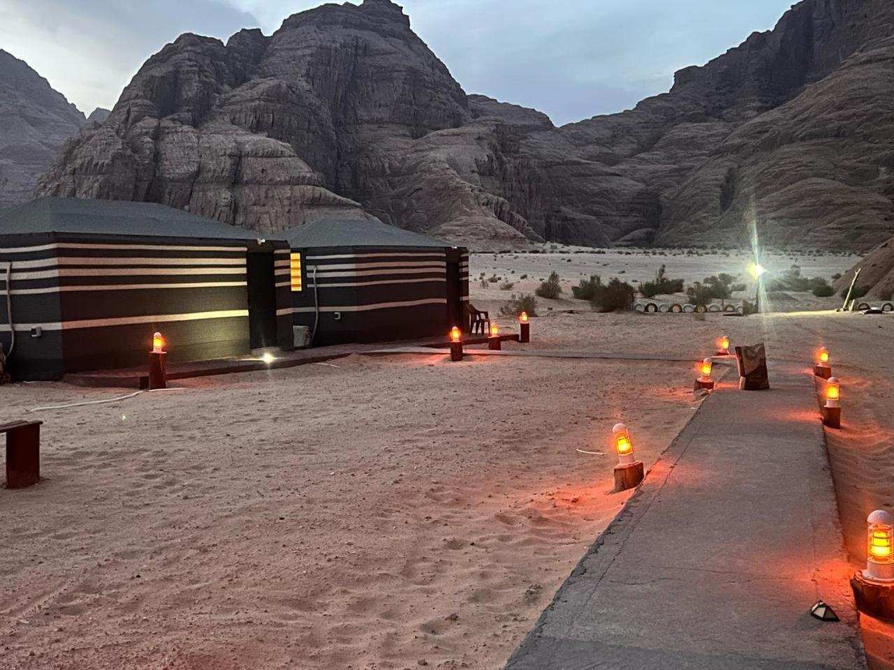 Scarlet Luxury Camp Wadi Rum Extérieur photo