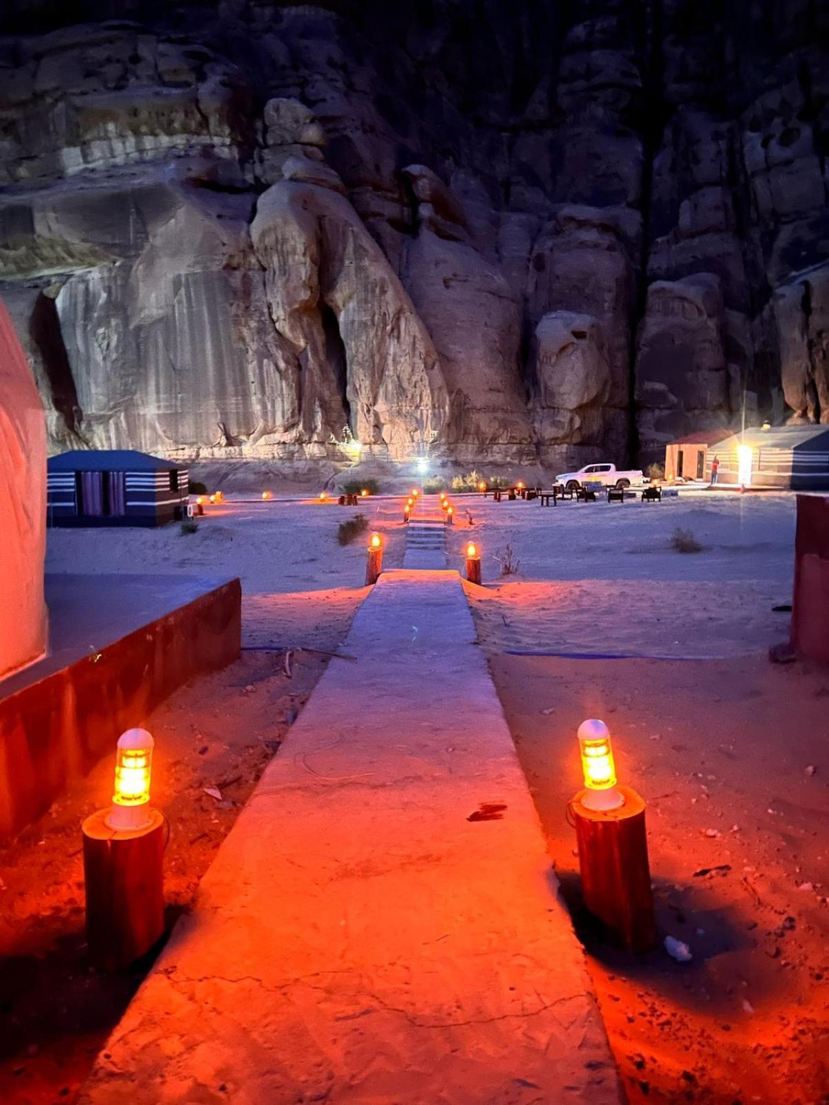 Scarlet Luxury Camp Wadi Rum Extérieur photo