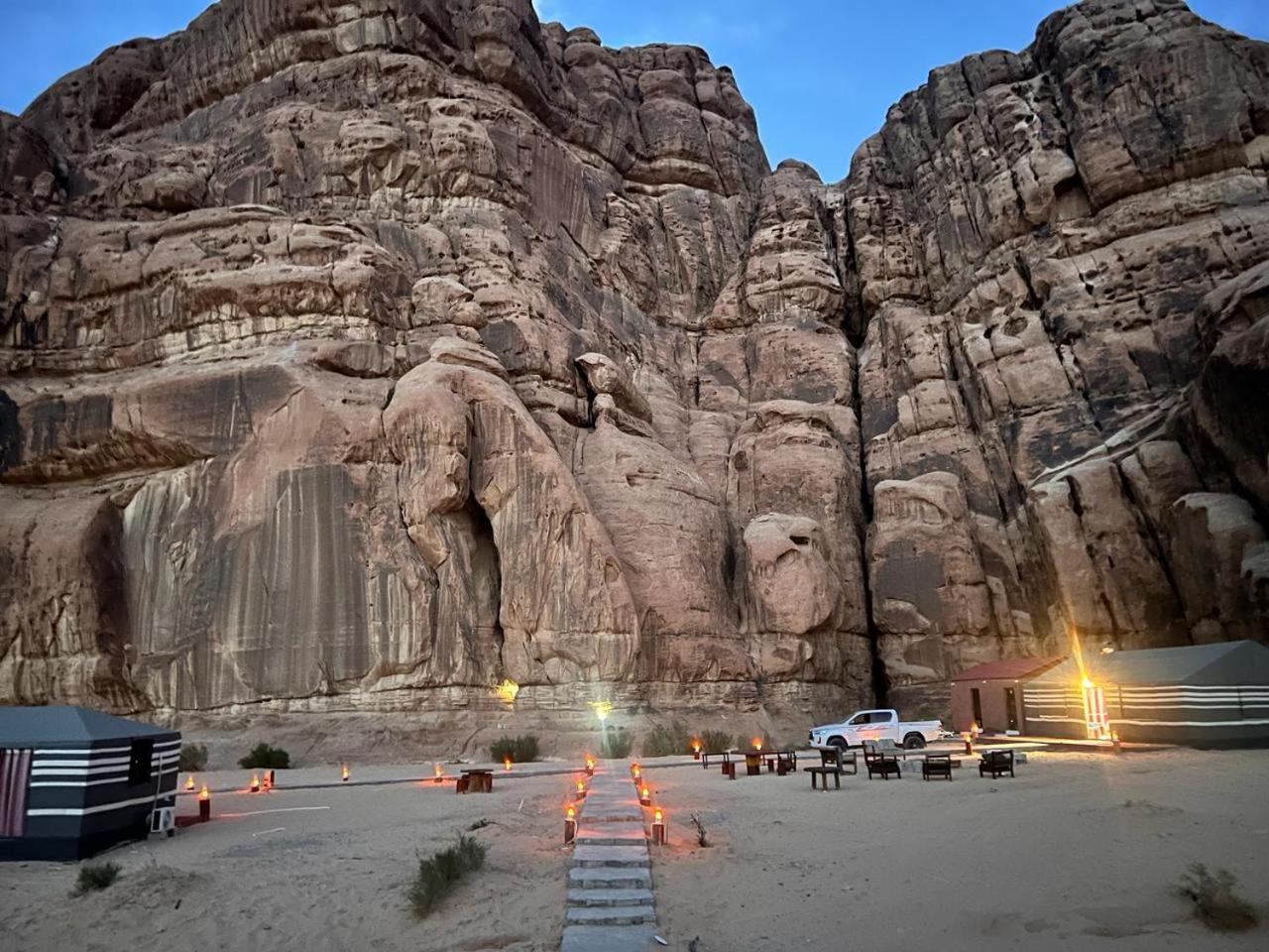 Scarlet Luxury Camp Wadi Rum Extérieur photo
