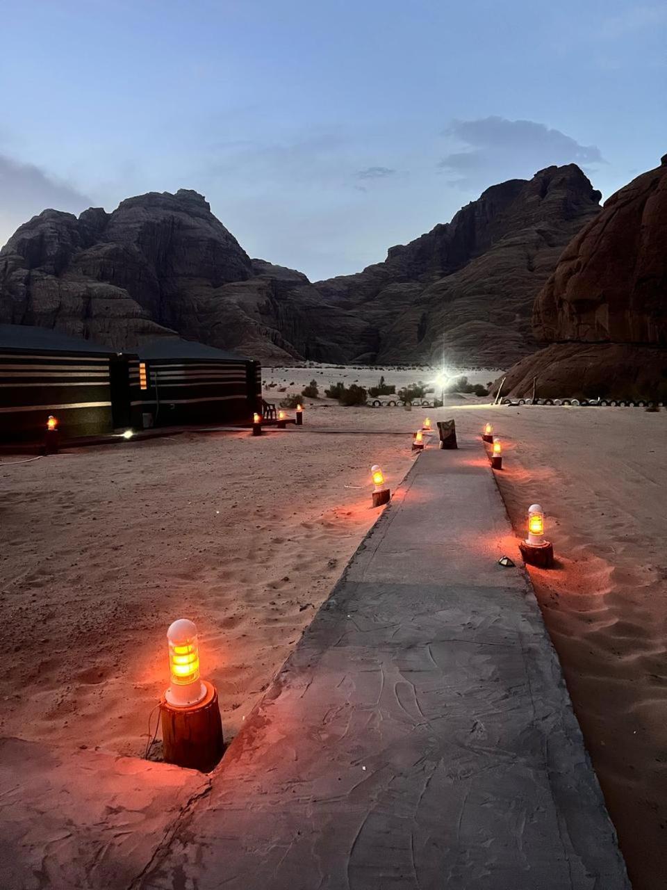 Scarlet Luxury Camp Wadi Rum Extérieur photo