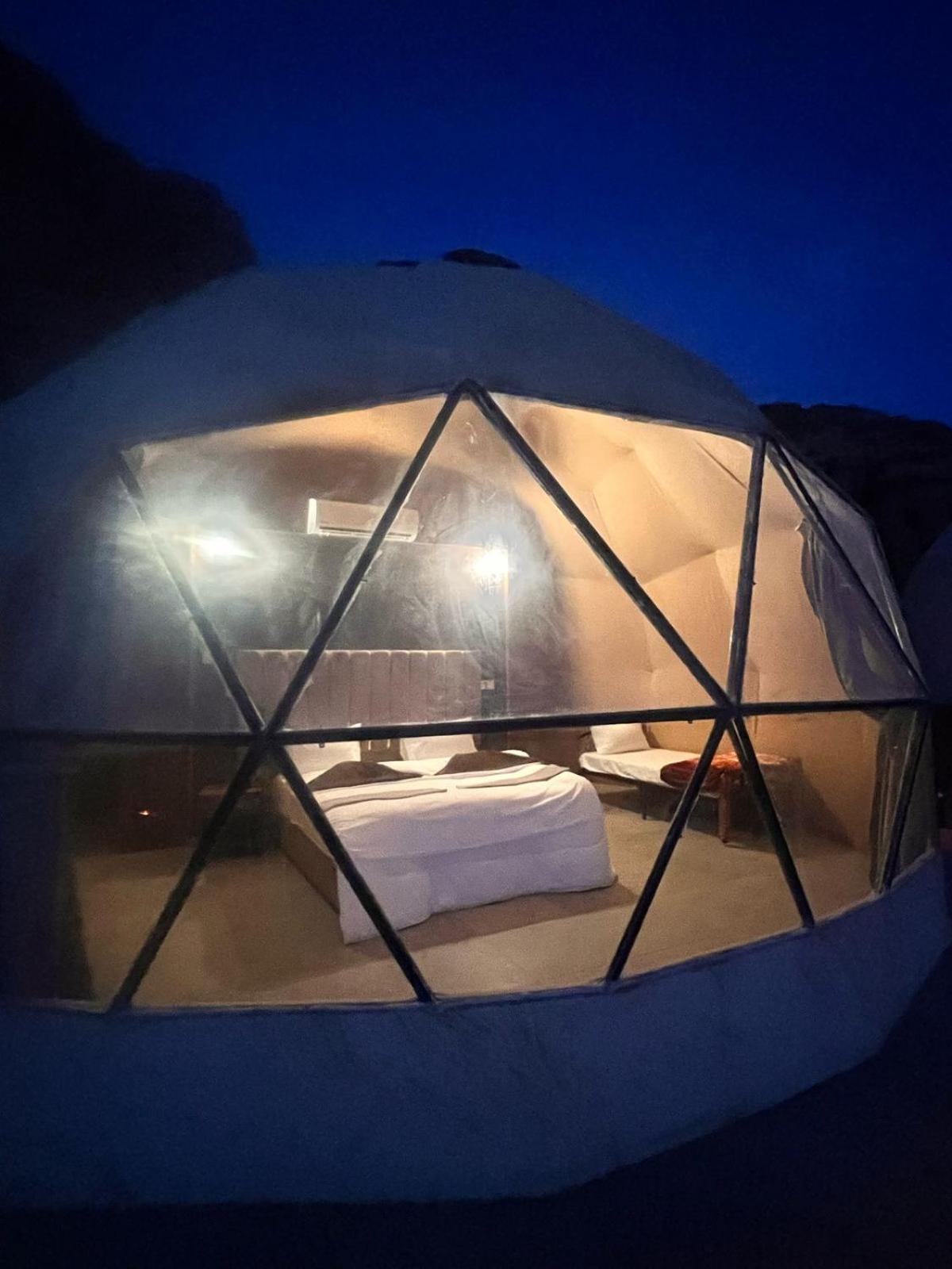 Scarlet Luxury Camp Wadi Rum Extérieur photo
