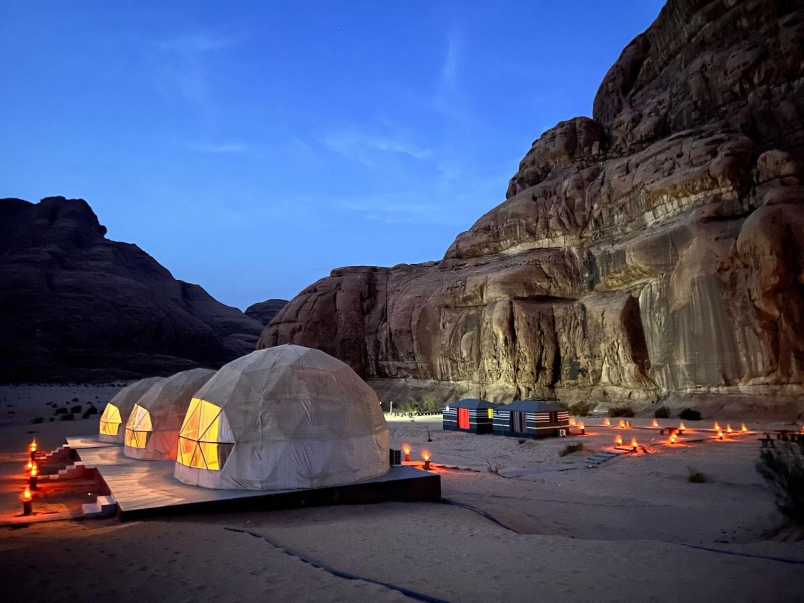 Scarlet Luxury Camp Wadi Rum Extérieur photo